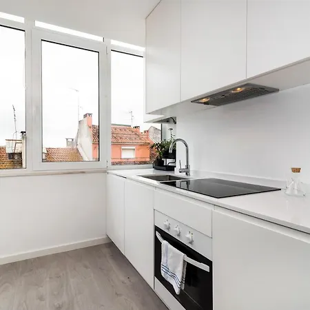 Luminous Flat With View On Rio Tejo *